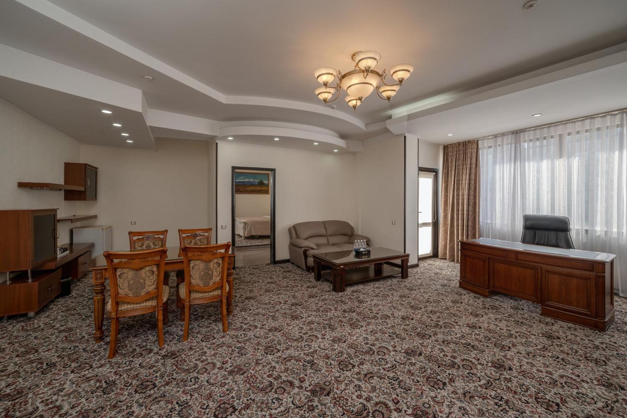 Jannat Regency Hotel Bishkek Exterior photo