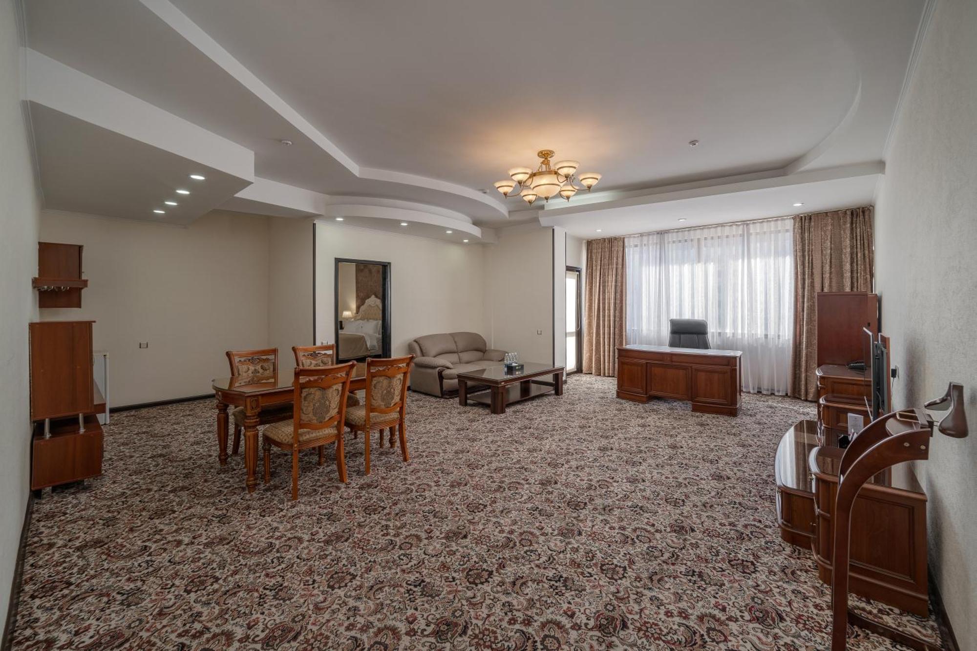 Jannat Regency Hotel Bishkek Exterior photo