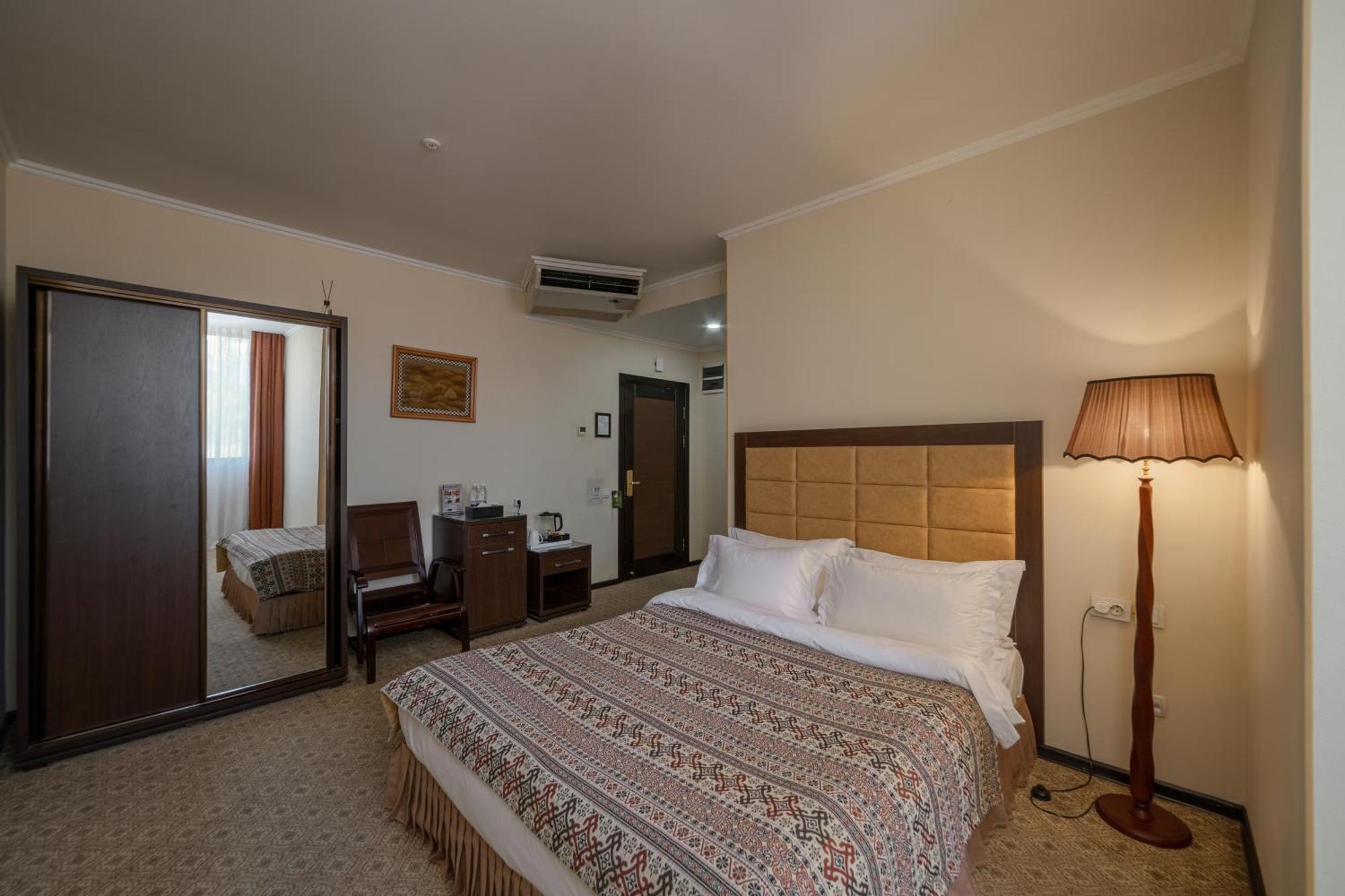 Jannat Regency Hotel Bishkek Exterior photo
