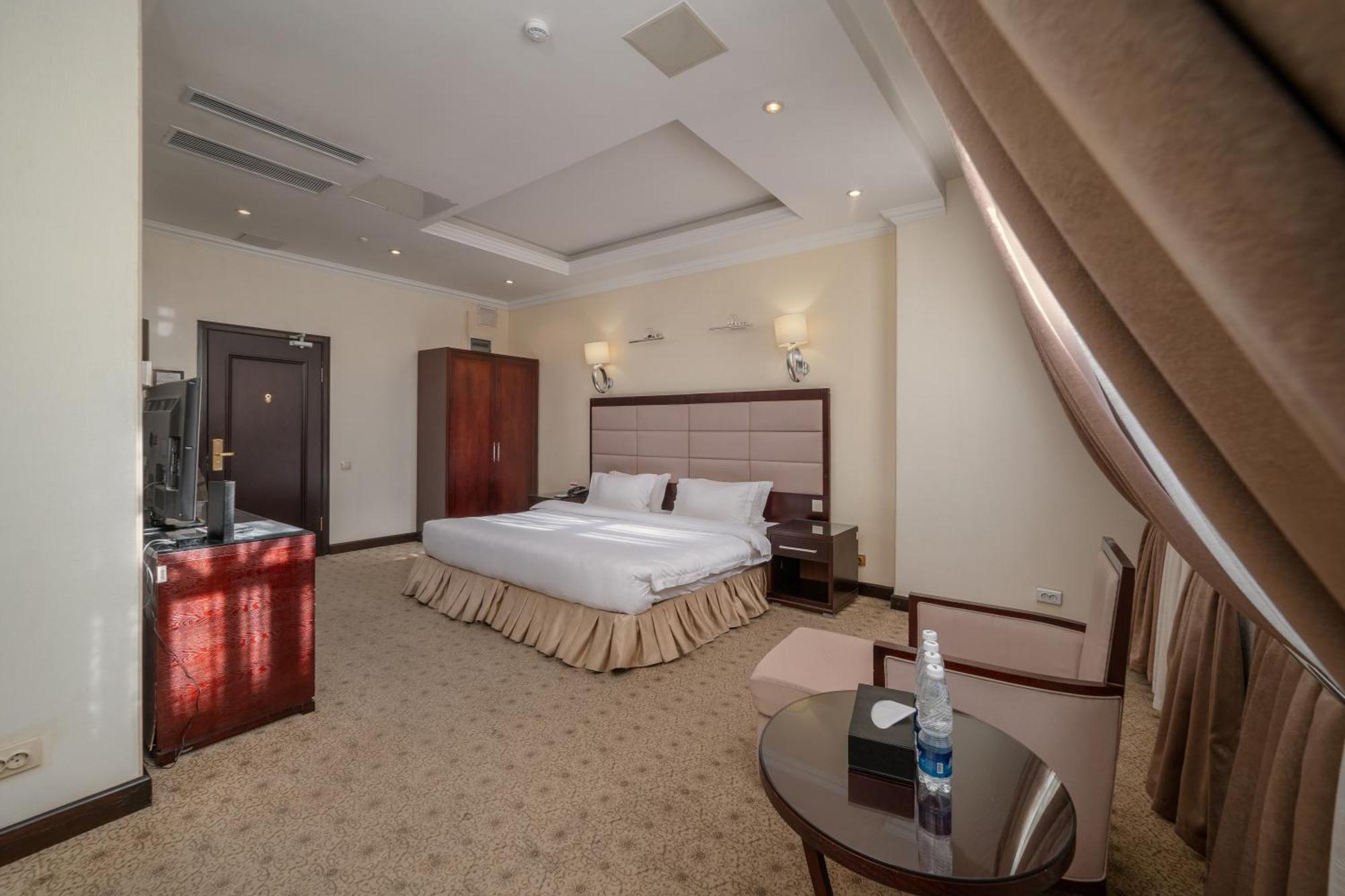 Jannat Regency Hotel Bishkek Exterior photo