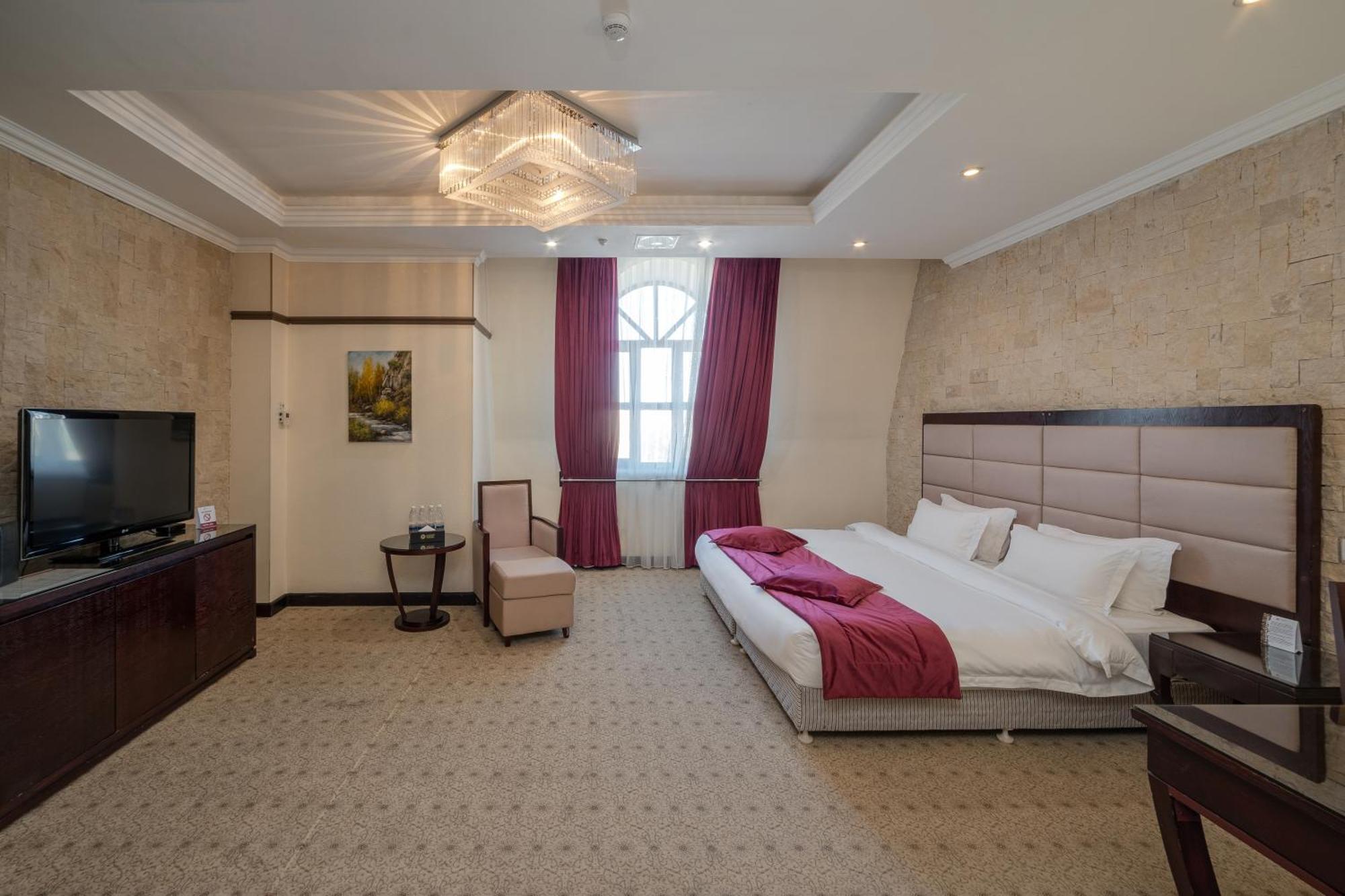 Jannat Regency Hotel Bishkek Exterior photo
